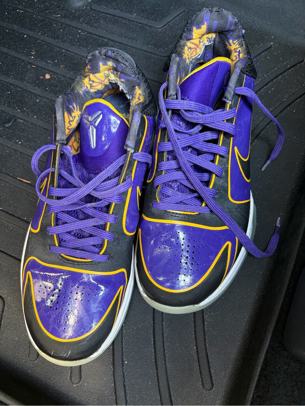 Nike Kobe 5 Proto Championship Sneakers - Picture 2 of 9